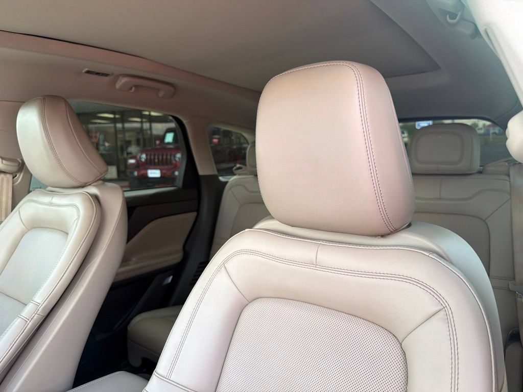 Used 2022 Lincoln Corsair Reserve w/ Luxury Package AWD/4WD image 20