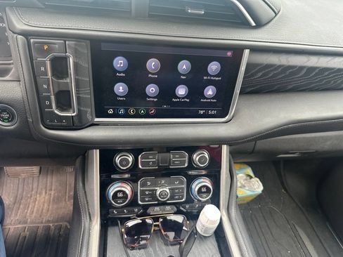 Used 2021 GMC Yukon Denali w/ Denali Premium Package AWD/4WD image 4