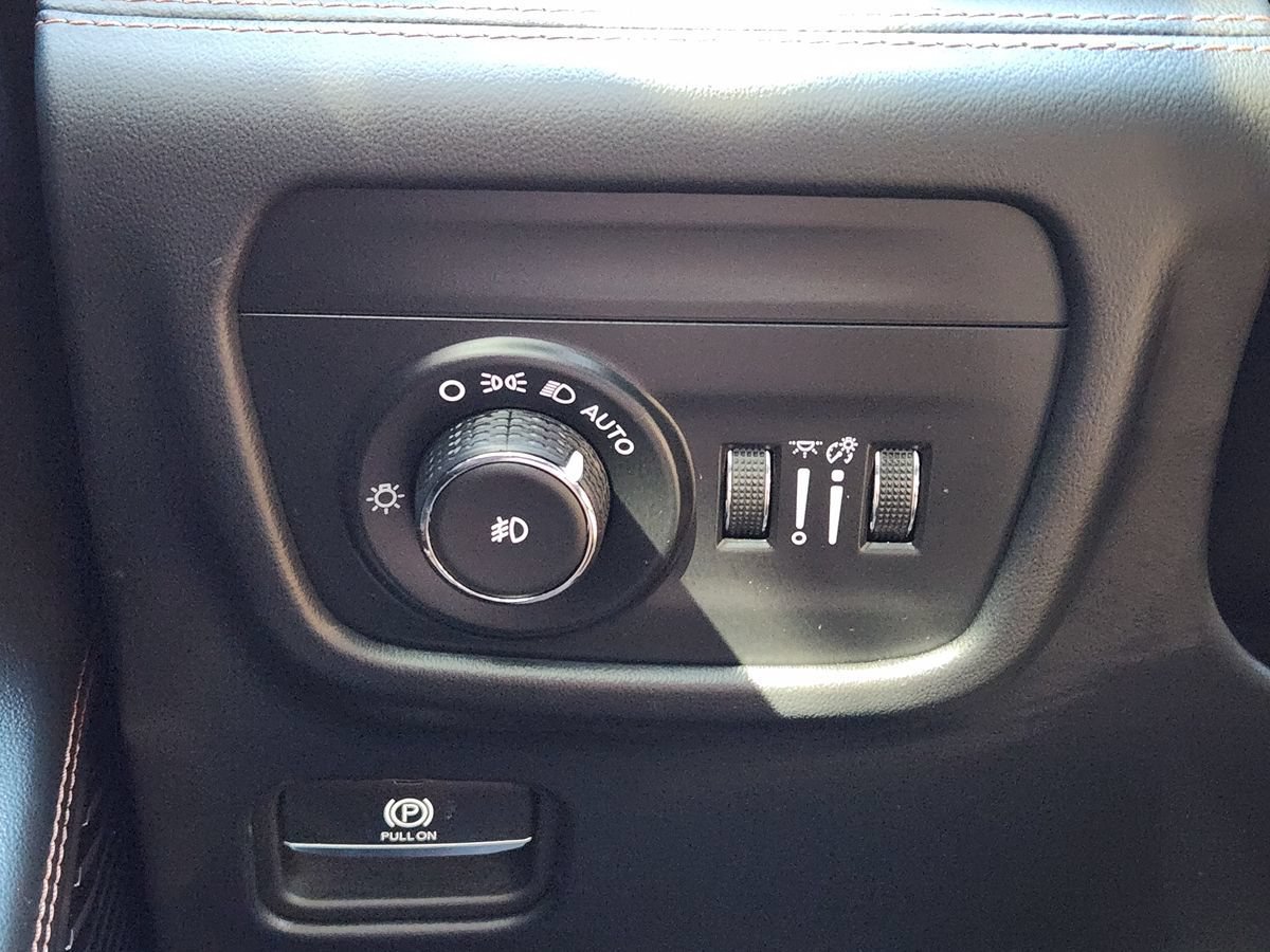 Used 2024 Jeep Grand Cherokee Summit AWD/4WD image 43