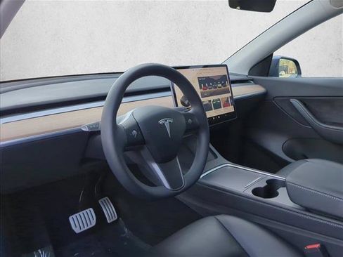 Used 2022 Tesla Model Y Performance image 9