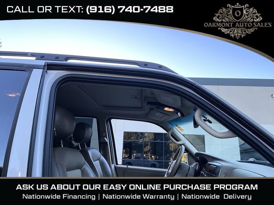 Used 2005 Ford Explorer Sport Trac XLT AWD/4WD image 13