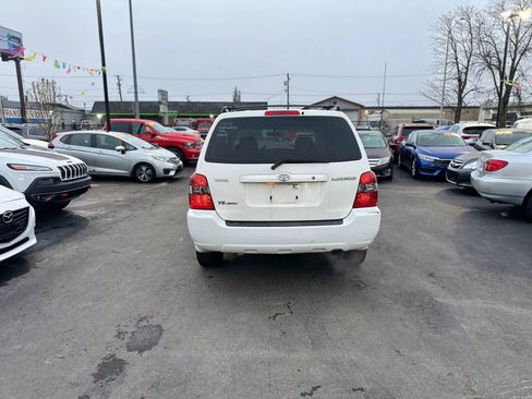 Used 2005 Toyota Highlander 4WD V6 w/ 3rd Row image 6