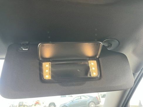 Used 2022 Chevrolet Traverse LT image 36