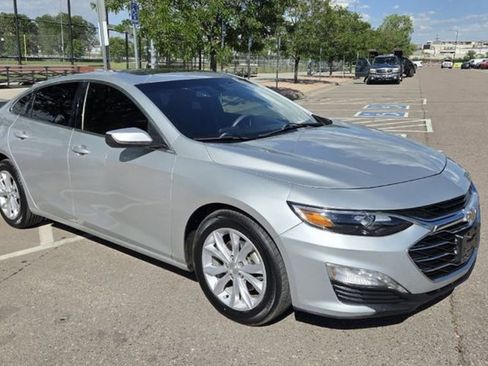 Used 2019 Chevrolet Malibu LT FWD image 3