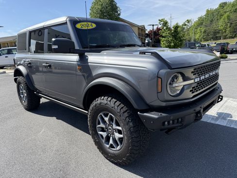 Used 2024 Ford Bronco Badlands AWD/4WD image 3