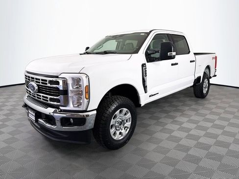 Used 2024 Ford F250 XLT w/ FX4 Off-Road Package AWD/4WD image 3