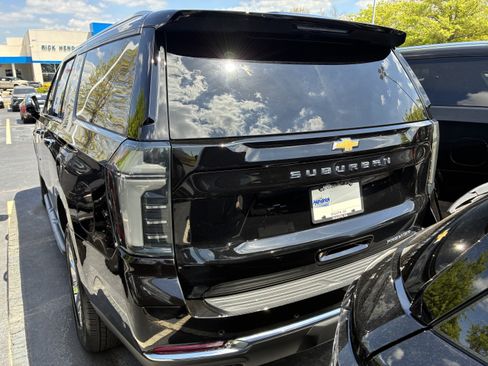 Used 2026 Chevrolet Suburban Premier image 7