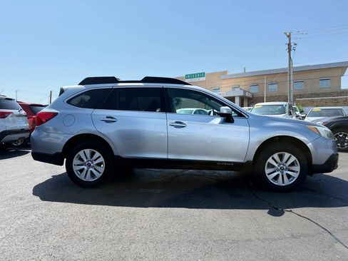 Used 2016 Subaru Outback 2.5i Premium AWD/4WD image 2
