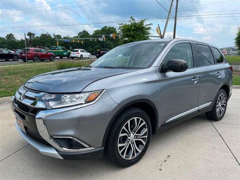 Used 2017 Mitsubishi Outlander ES AWD/4WD image 2