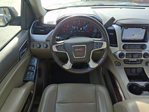 Used 2019 GMC Yukon XL SLT w/ Premium Edition image 12