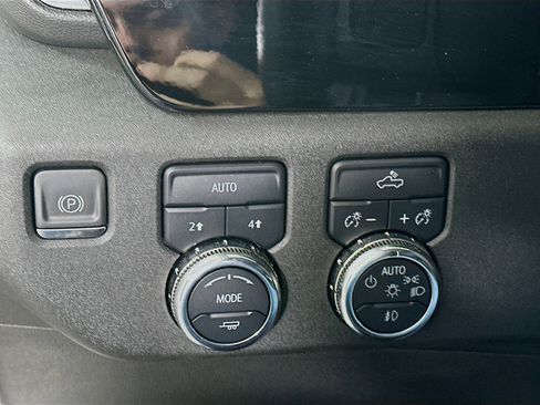 Used 2024 GMC Sierra 1500 Elevation image 17