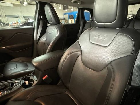 Used 2019 Jeep Cherokee Limited AWD/4WD image 10