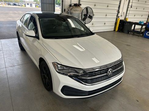 Used 2023 Volkswagen Jetta SE FWD image 1
