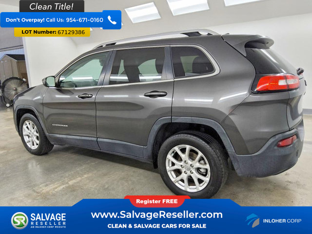 Used 2018 Jeep Cherokee Latitude Plus w/ Cold Weather Group FWD image 3