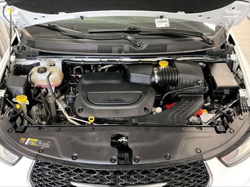 Used 2023 Chrysler Pacifica Touring-L FWD image 30