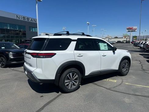 New 2026 Nissan Pathfinder SL AWD/4WD image 11