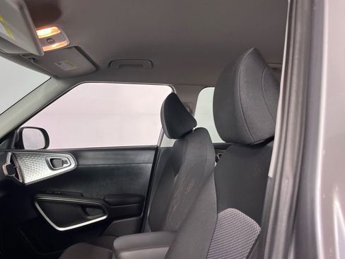 Used 2025 Kia Soul LX image 19