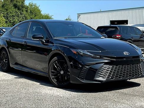 Used 2025 Toyota Camry SE FWD image 2