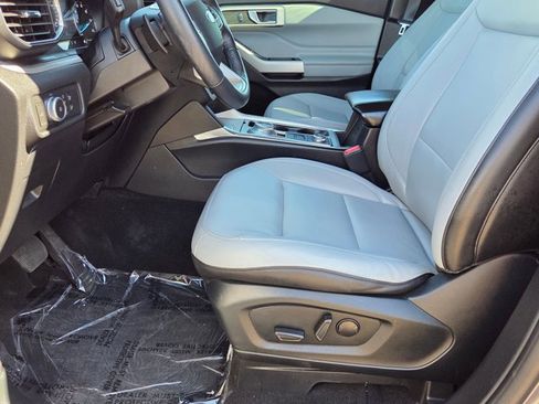 Used 2021 Ford Explorer XLT w/ Equipment Group 202A image 17