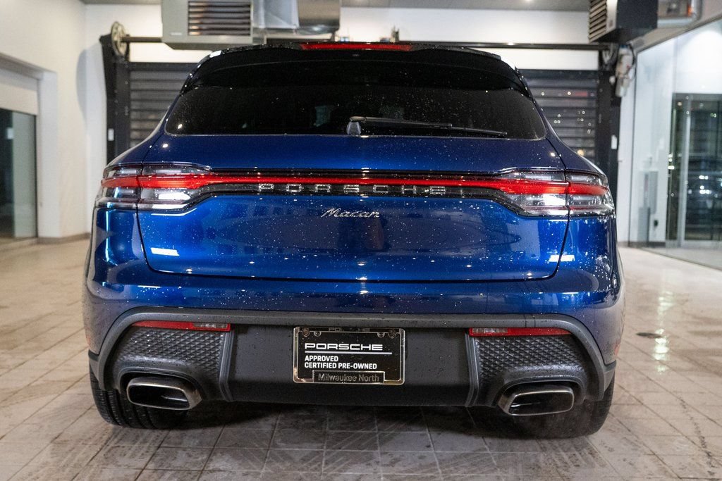 Certified 2025 Porsche Macan AWD/4WD image 9