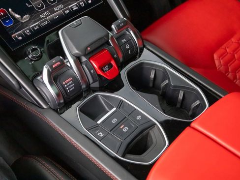 Used 2022 Lamborghini Urus image 44