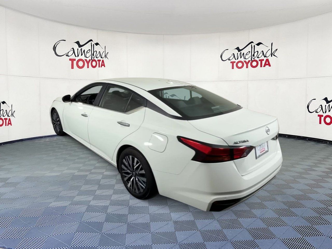 Used 2025 Nissan Altima 2.5 SV FWD image 9