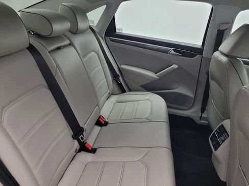 Used 2018 Volkswagen Passat 2.0T SE FWD image 19