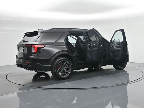 Used 2025 Ford Explorer ST image 6
