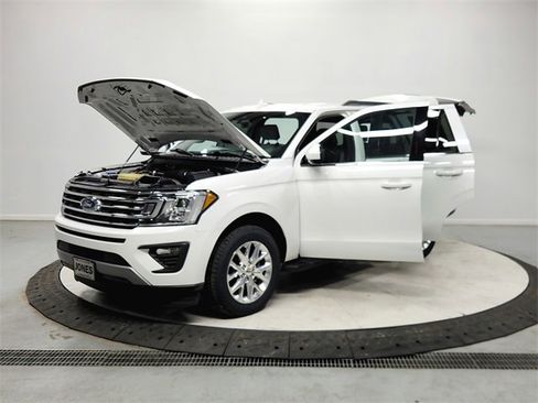 Used 2020 Ford Expedition XLT image 11