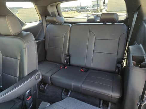 Used 2023 Chevrolet Traverse LT image 18