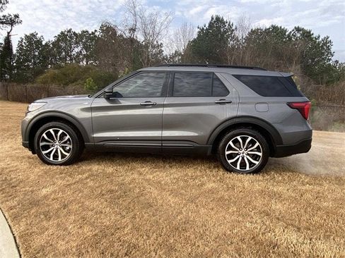 Used 2025 Ford Explorer ST-Line w/ Premium Package image 43