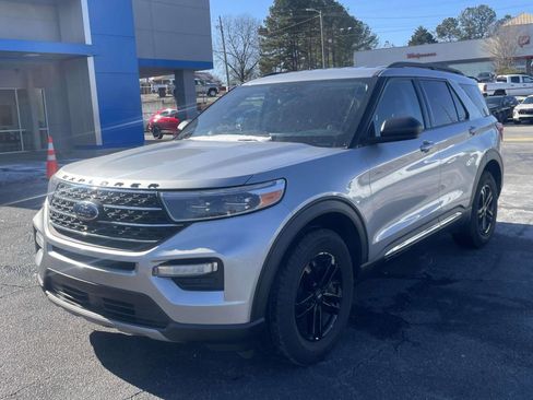 Used 2022 Ford Explorer XLT w/ Equipment Group 202A image 7