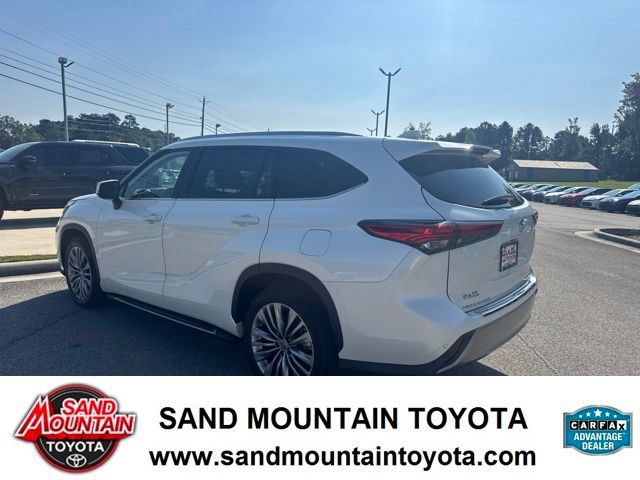 Used 2021 Toyota Highlander Platinum FWD image 5
