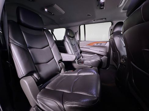 Used 2019 Cadillac Escalade ESV Luxury AWD/4WD image 26