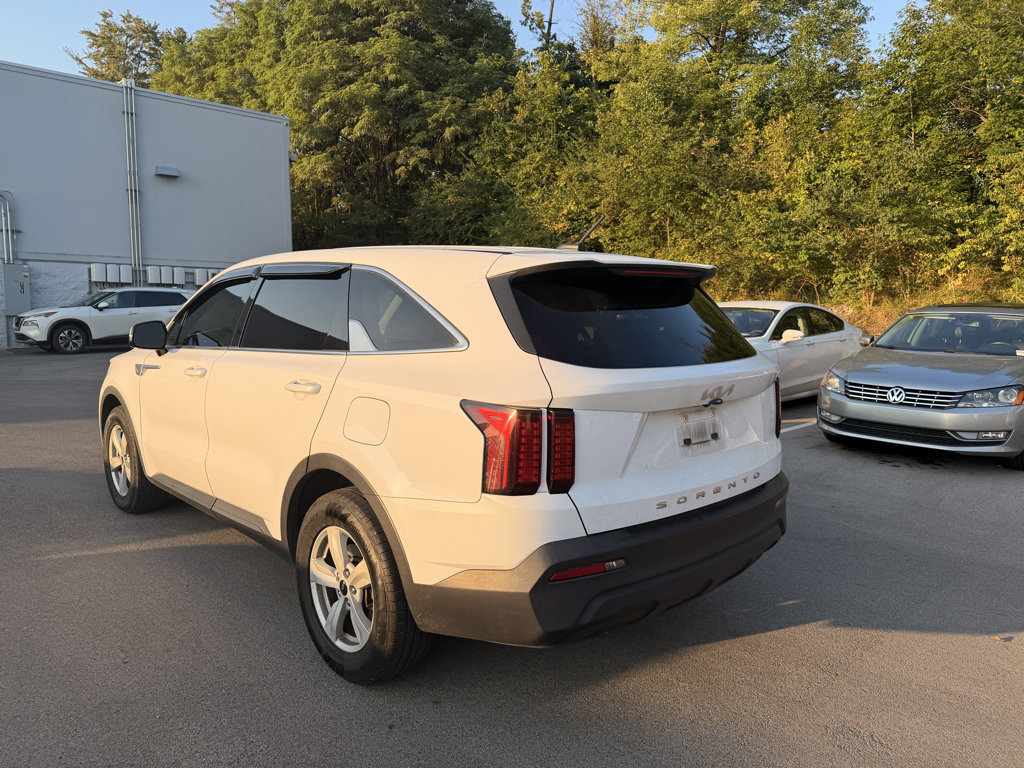 Used 2022 Kia Sorento LX FWD image 5