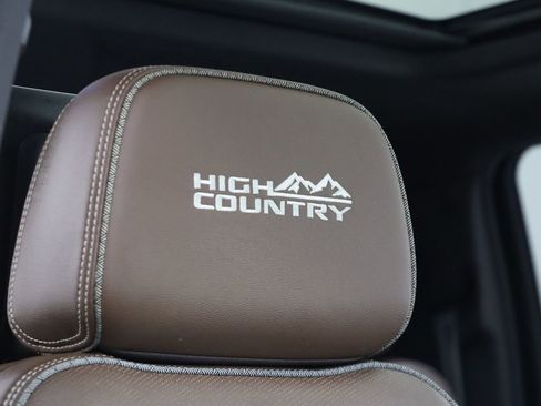 Used 2021 Chevrolet Suburban High Country AWD/4WD image 34