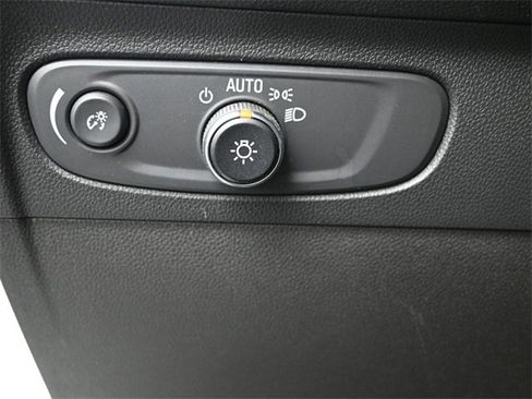 Used 2023 Buick Envision Preferred image 12