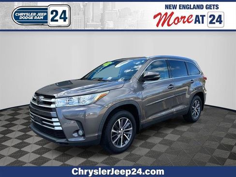 Used 2019 Toyota Highlander XLE image 1