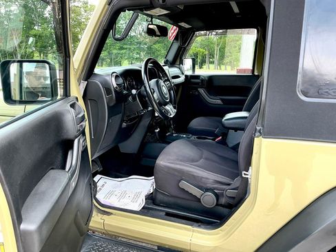 Used 2013 Jeep Wrangler Sport AWD/4WD image 8