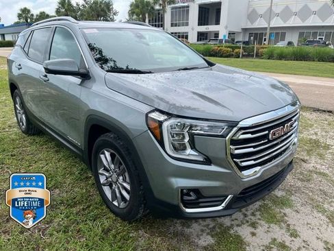Certified 2023 GMC Terrain SLT w/ Tech Package FWD image 3