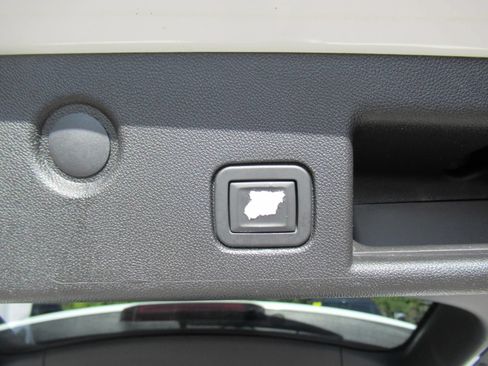 Used 2019 Chevrolet Equinox Premier FWD image 35