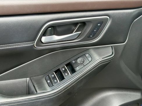 Used 2021 Nissan Rogue SL w/ Premium Package FWD image 19