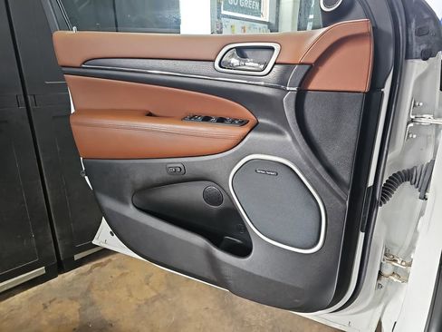 Used 2019 Jeep Grand Cherokee Summit w/ Platinum Series Group image 27