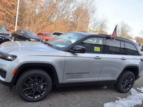 New 2025 Jeep Grand Cherokee Limited image 5