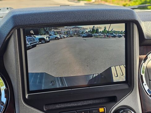Used 2015 Ford F250 Lariat w/ Lariat Interior Package AWD/4WD image 18