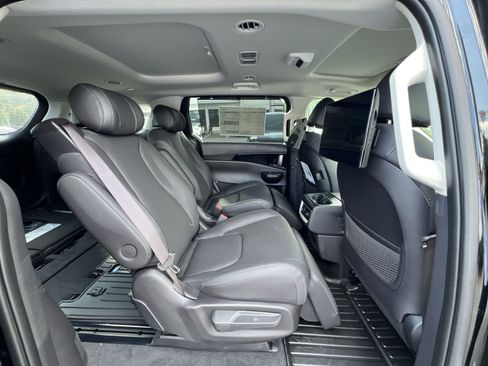 New 2026 Kia Carnival SX Prestige FWD image 41