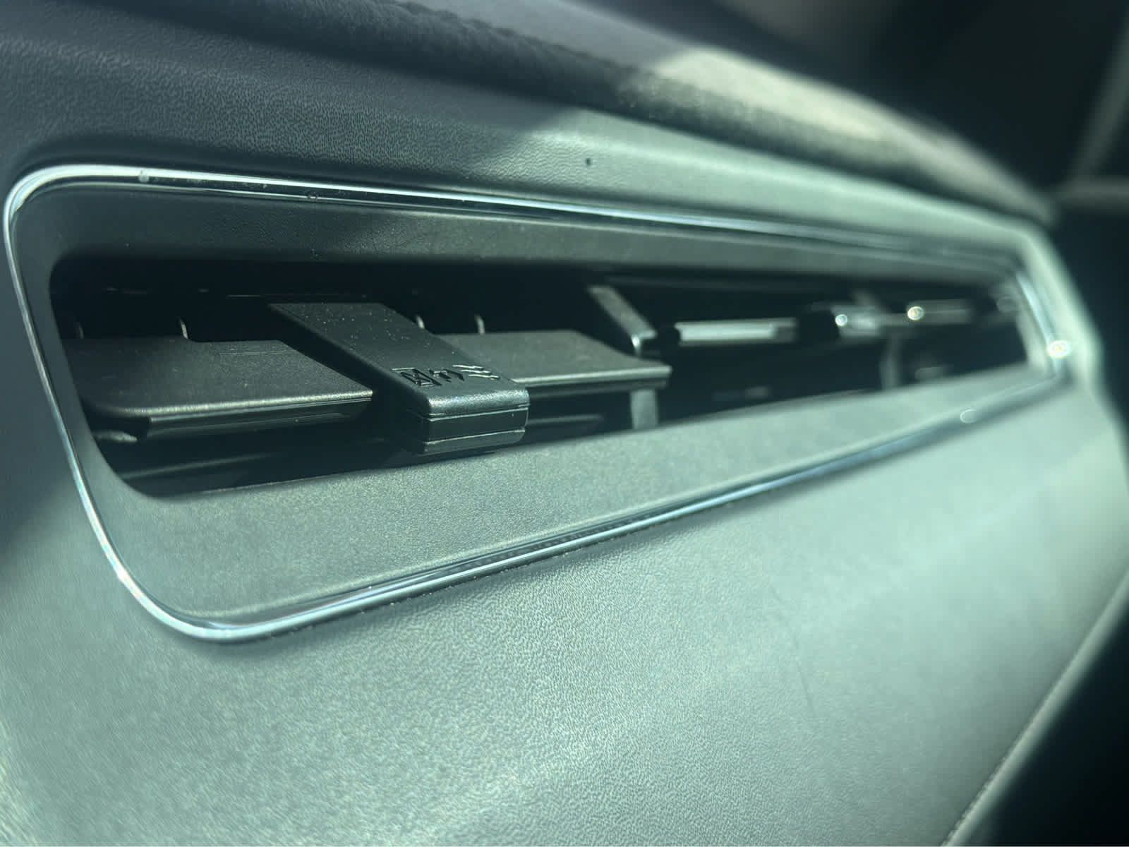 Used 2017 Honda HR-V EX image 16