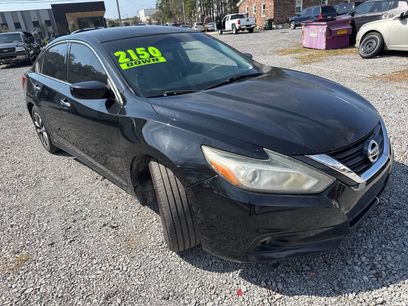 Used 2016 Nissan Altima 2.5 SV w/ Interior Lighting Package