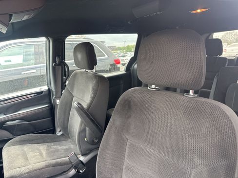 Used 2019 Dodge Grand Caravan SE image 5
