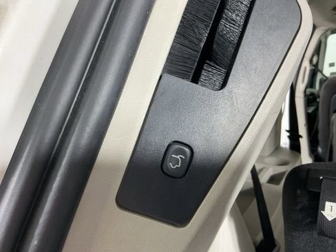 Used 2012 Dodge Grand Caravan SXT image 26